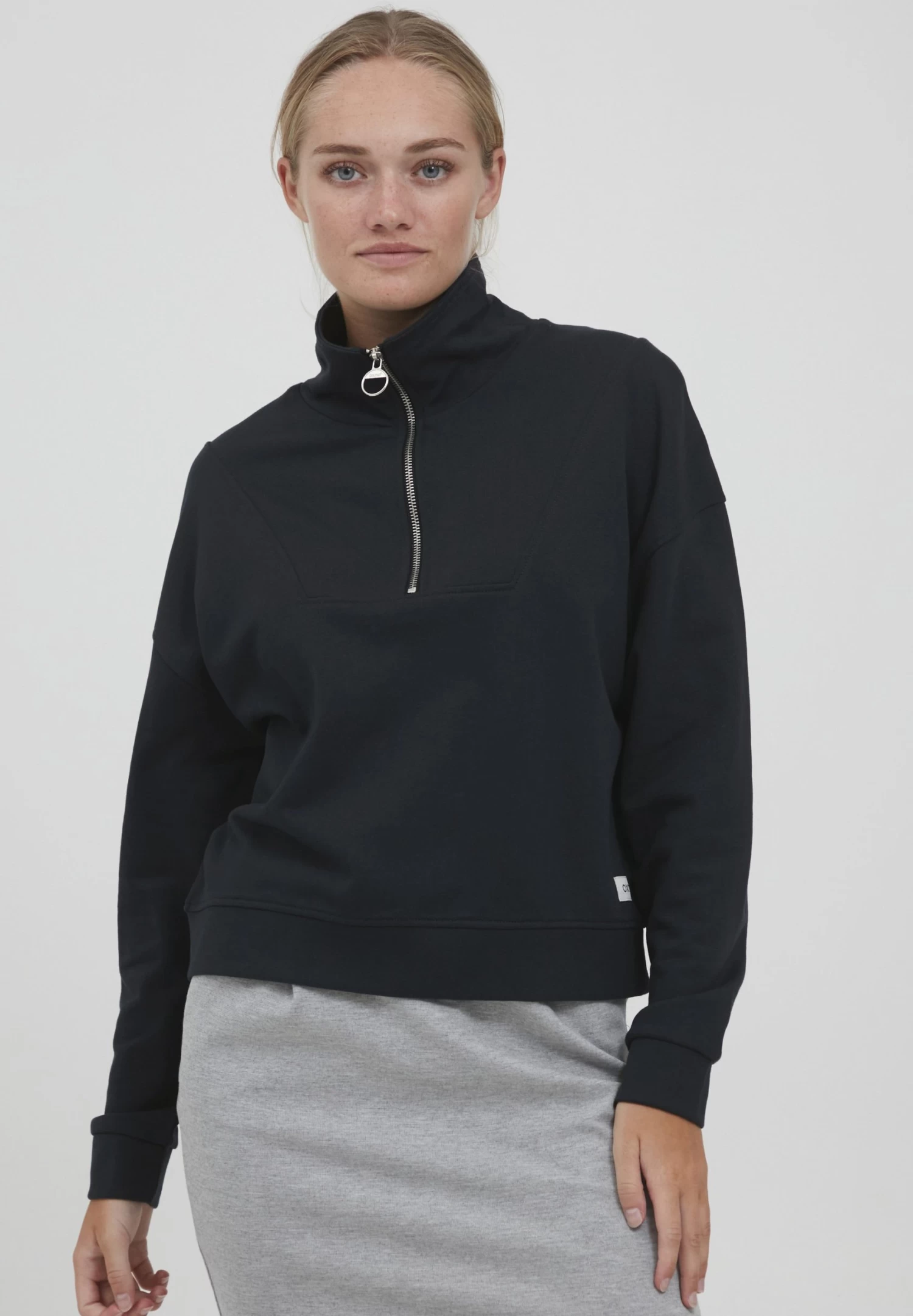 OXMO Oxgrethe - Trui - Total Eclipse 1 OXMO Oxgrethe - Trui - Total Eclipse